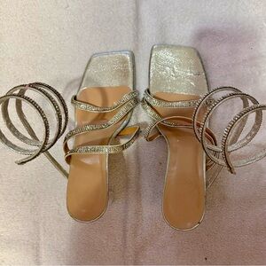 Elegant Silver Strappy Women's Sandals with Lucite 4” Heel| Sz 9